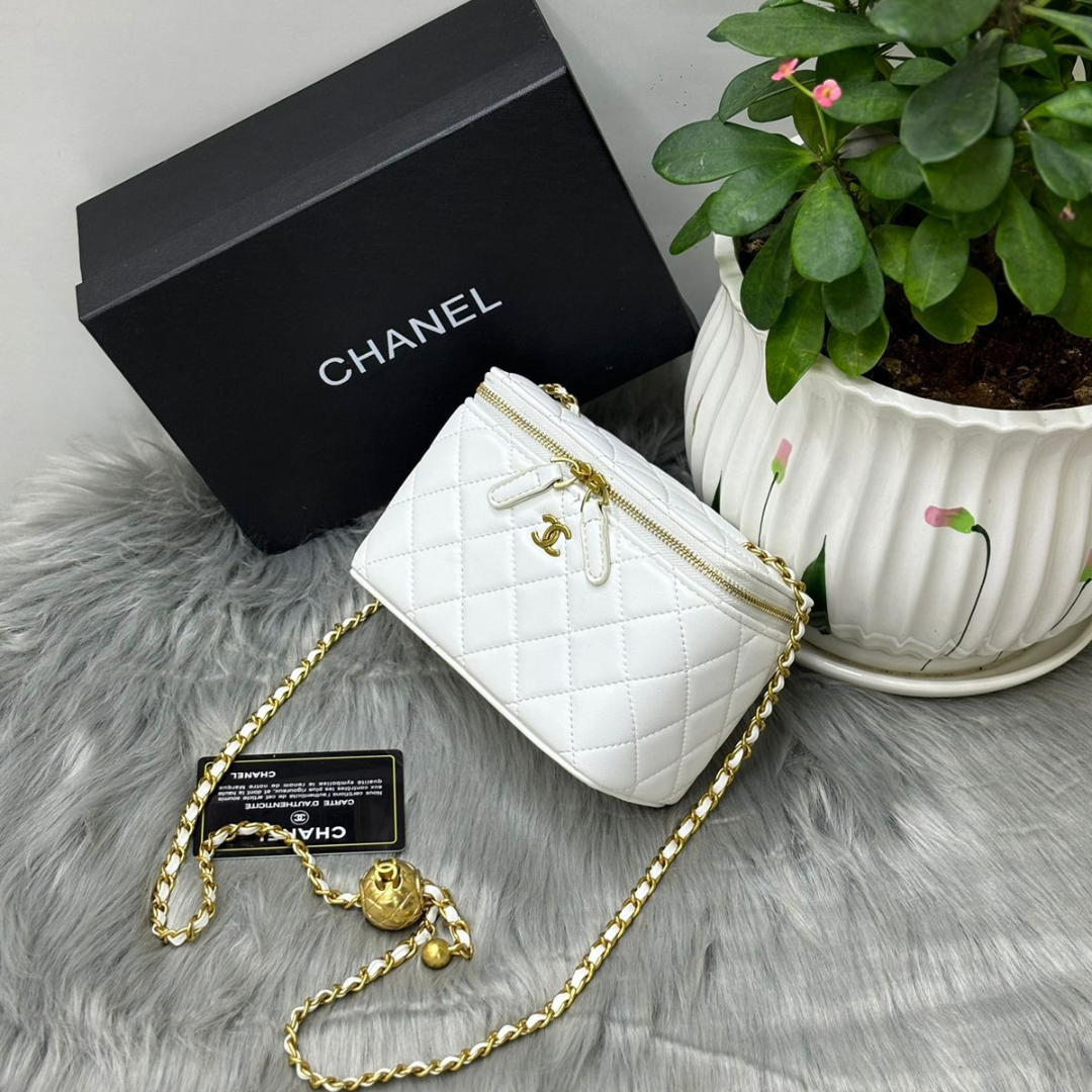 Chanel Women’s Designer Handbag | Luxury Quilted Chain Bag | Premium Fashion for Dubai